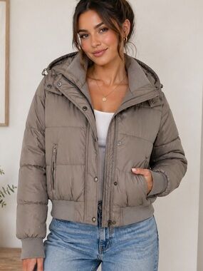 FINAL PRICE! Hollister Women's Ultimate Puffer Bomber Jacket Warm Cozy Sz Medium